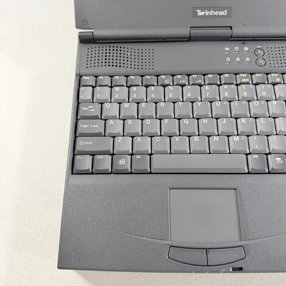 Vintage Twinhead P88 Laptop Computer Intel Pentium II AS IS FOR PARTS‎ READ